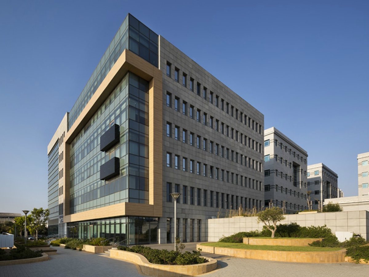 Dori Part Tel-Aviv – קירות מסך עם בורג בטון BT