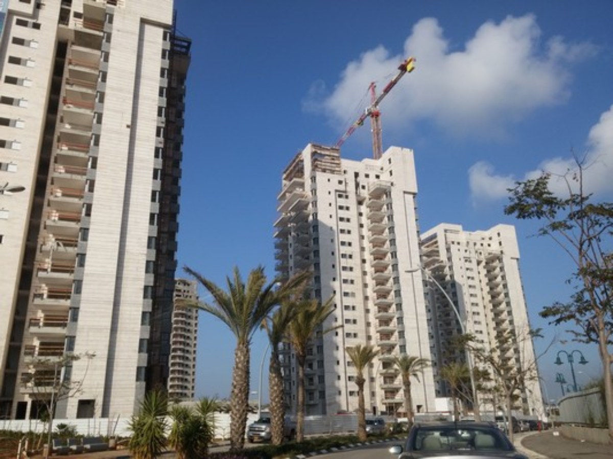בן רחמים אור עקיבא – חיזוק אבנים עם דיבל עוגן ניילון GX-L