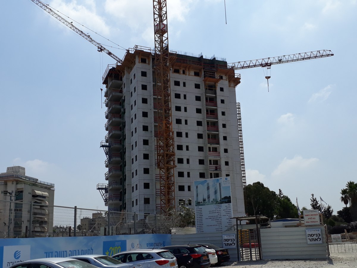אלקטרה רמלה – עיגון חיפוי אבן רטוב עם דיבל, עיגון קוצים ובורג בטון לרגל תבניות