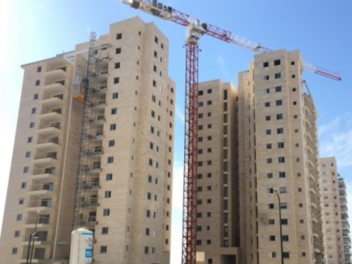 אם המושבות פתח תקווה – חיזוק אבנים עם בורג בטון PSZ