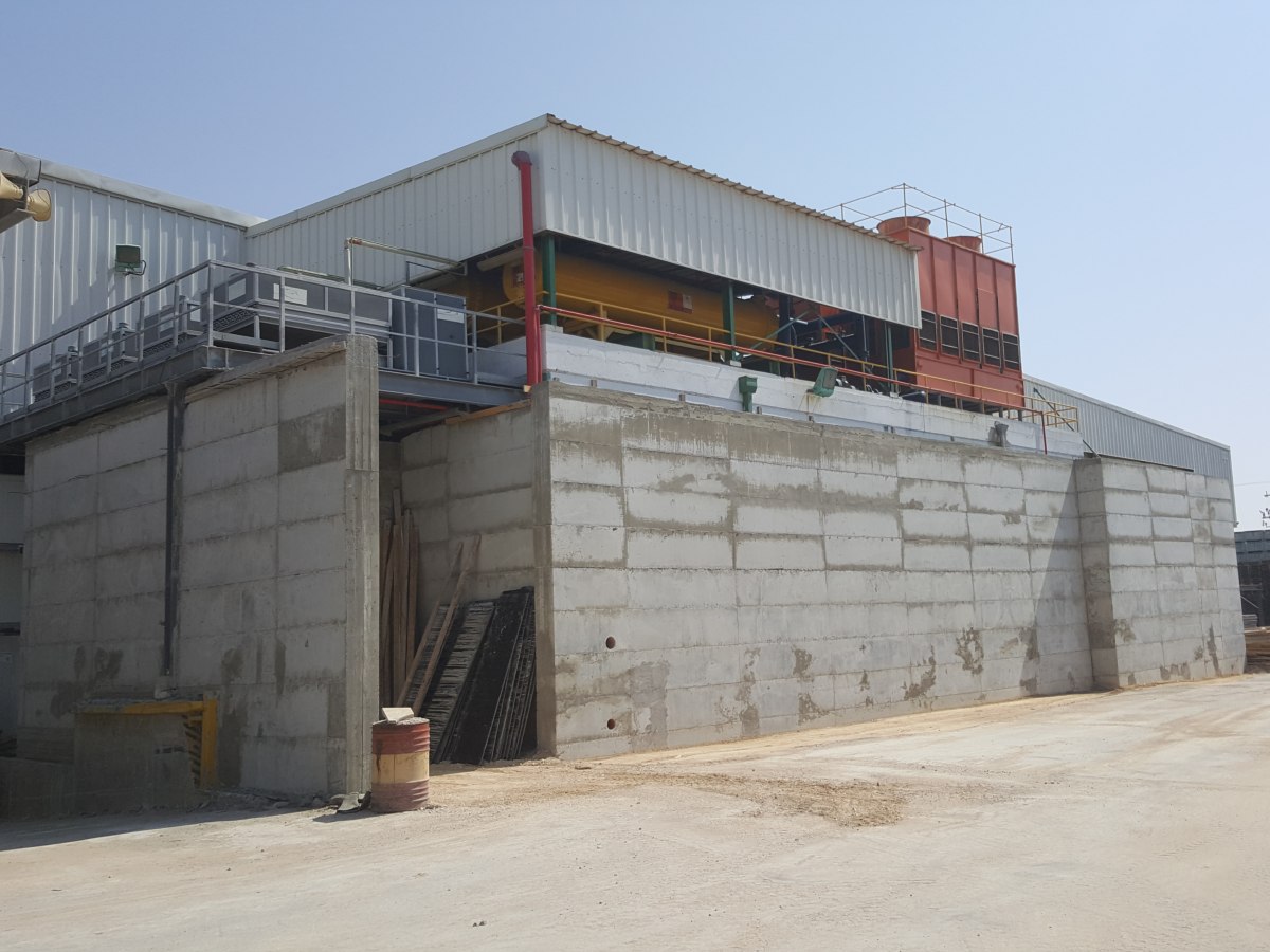 מפעל פרי אור – חיבור קיר קיים לקיר מגן עם עוגן כימי דבק אפוקסי AC500Pro ועיגון קונסטרוקציה פנימית עם בורג בטון בהברגה ישירה BT