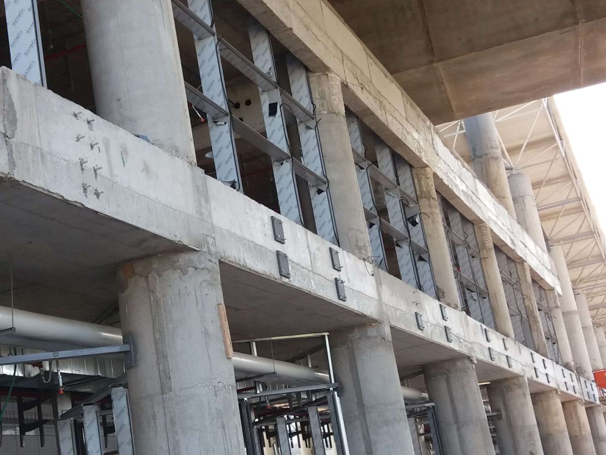 מרכזית המפרץ – חיבור קירות מסך עם עוגן כימי דבק AC100Pro