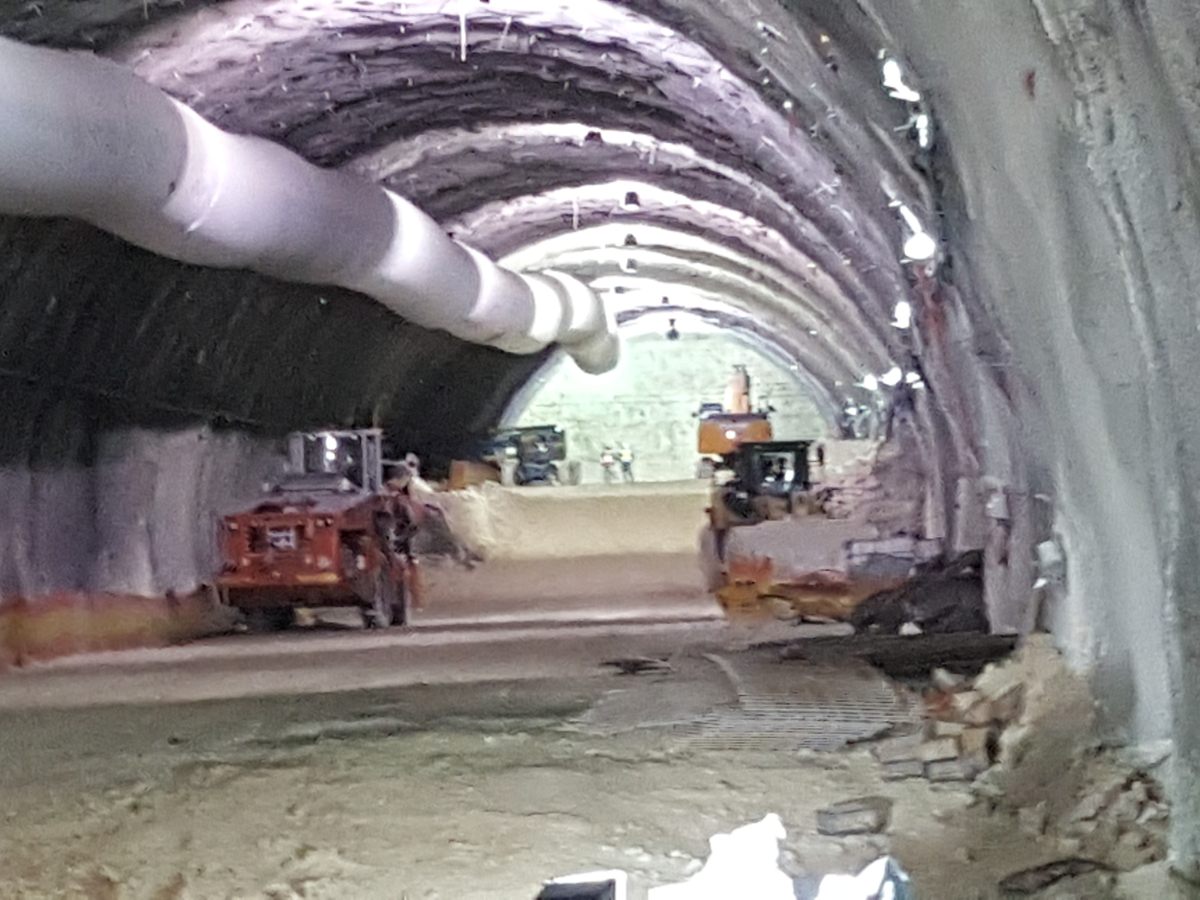 מנהרת רחסים – התקנת קוצים עם עוגן כימי דבק CT50Pro