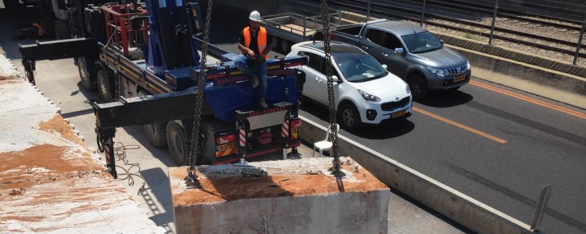 הזזת קירות בטון כביש 531 מגדיאל עם בורג בטון בהברגה ישירה BT