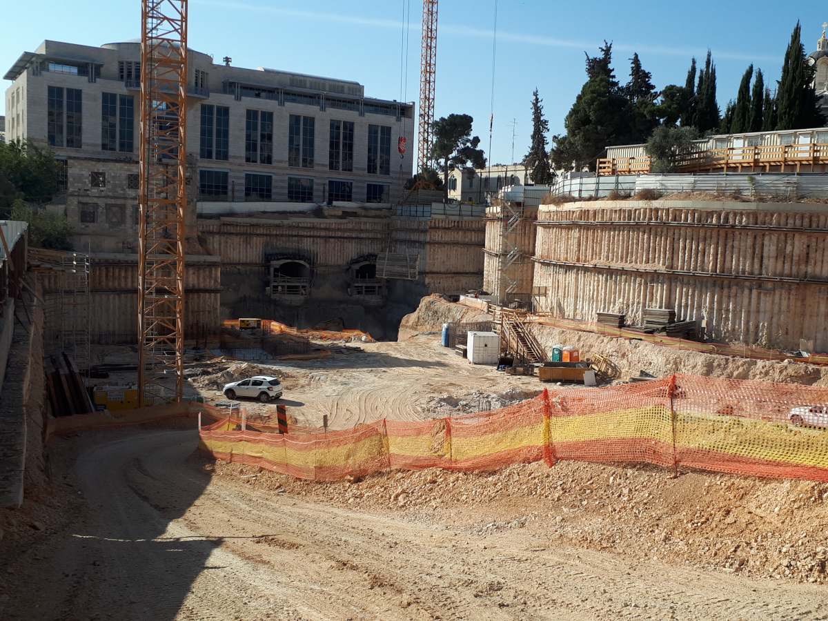 בצלאל בירושלים (מגרש הרוסים) עם עוגנים של חברת אדיט בע"מ
