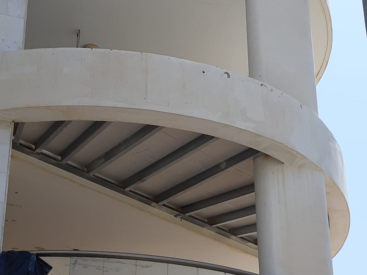 עיגון מרפסות חדשות לבניין קיים במודיעין עם עוגן חץ לבטון סדוק MTP-X