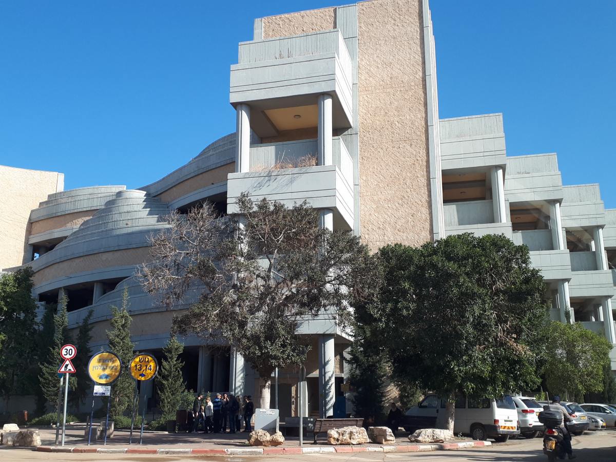 בית העלמין הירקון בפתח תקווה – דיבל לחיפוי אבן, דבקים כימיים