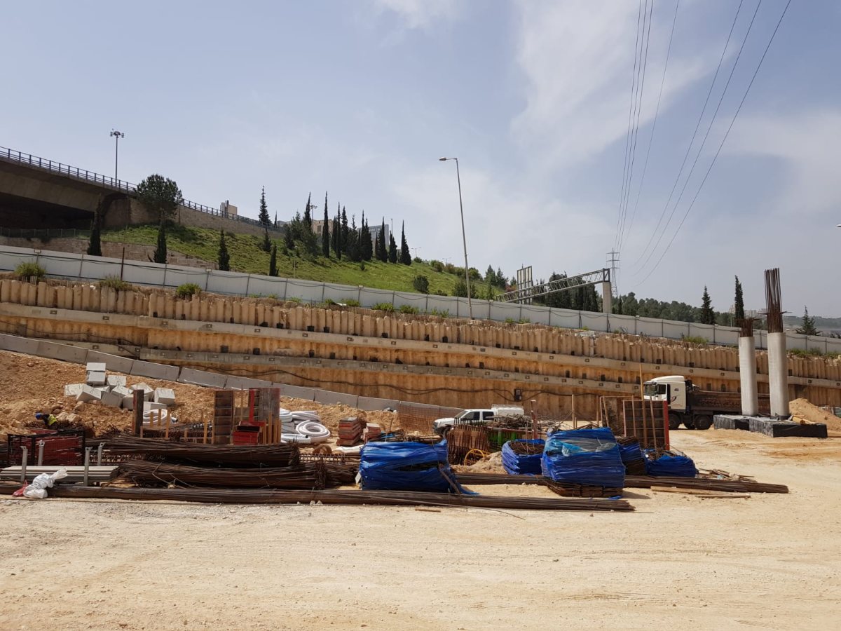 חניון מוריה בירושלים : דבק כימי לקוצים, בורג בטון לתבניות ולבטיחות בעבודות בגובה