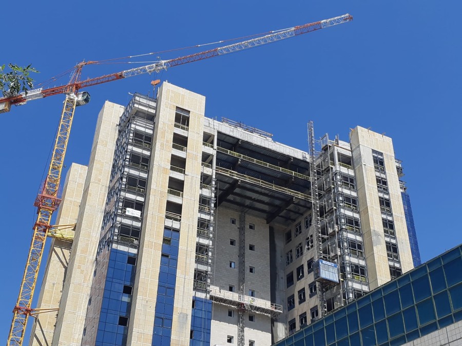 רד בינת ירושלים – חיפוי אבן עם דיבל, בורג בטון, עוגן חץ בורג עיין לעבודות בגובה