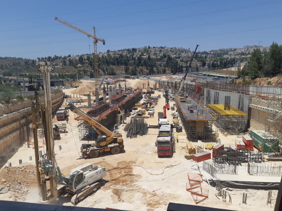 חניון מוריה בירושלים : דבק כימי לקוצים, בורג בטון לתבניות ולבטיחות בעבודות בגובה
