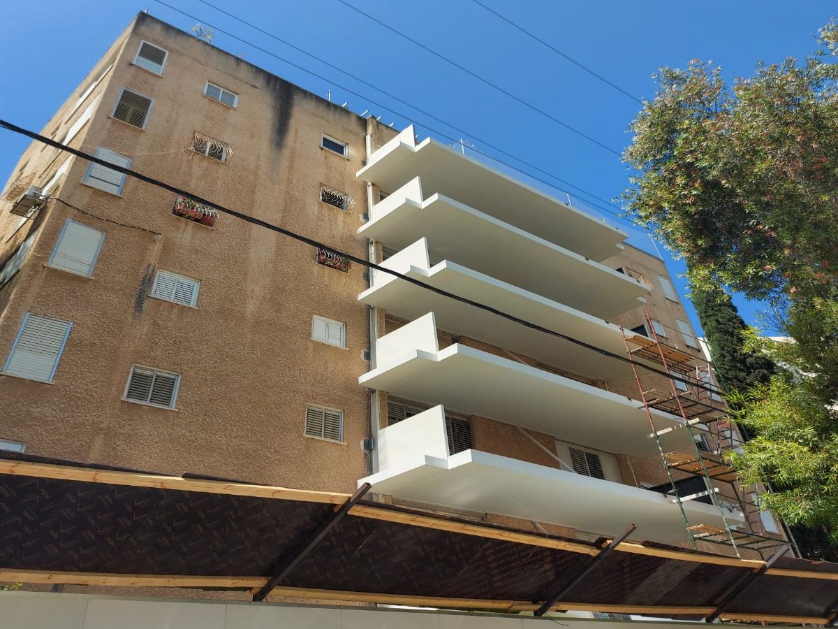 אמב כפר סבא – לוריאן תעשיות – עיגון מחפסות עם בורג בטון TFE