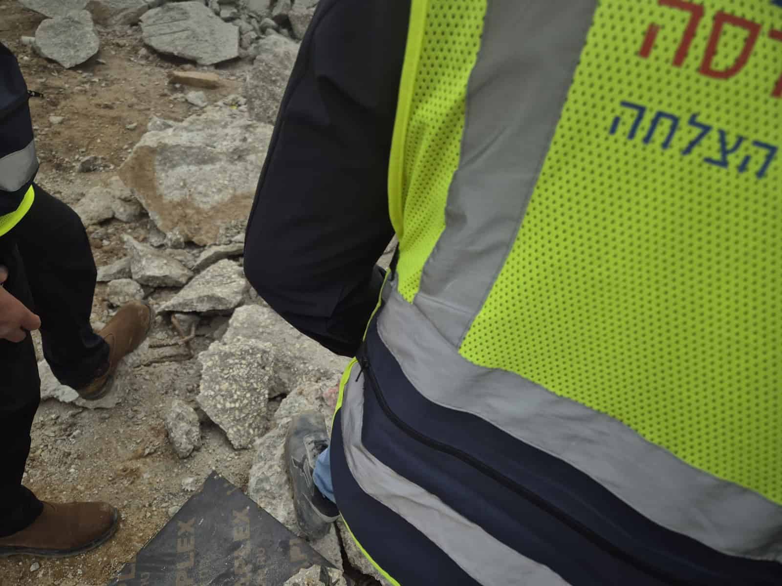 אנשי חירום באדיט בע״מ בפעילות בשטח עם ציוד בטיחות.